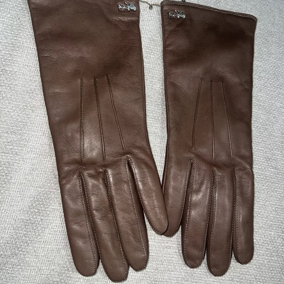 COACH Soft Leather Basic Gloves Pine Brown 6 1/2 New with tags, carriage symbol - Picture 7 of 8